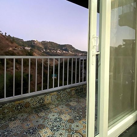 Sl Manor Hill Resort Mussoorie Buitenkant foto